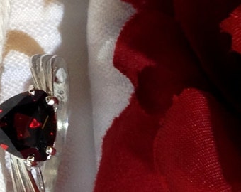 Spectacular Trillion Shaped Garnet Ring ~ 925 Sterling Silver ~ Size 6.5