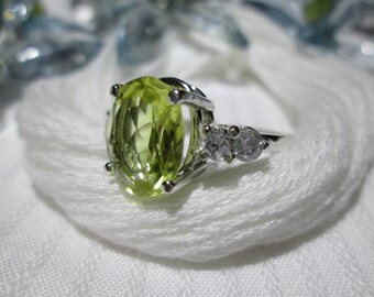 Sparkling 2.75 Ct Green Gold Quartz Ring ~ 925 Sterling Silver ~ Size 6 3/4