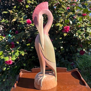 Handgesneden hoge houten vogelsculptuur, woondecoratiestandbeeld, cadeau vogelliefhebber, rustiek vogelbeeldje