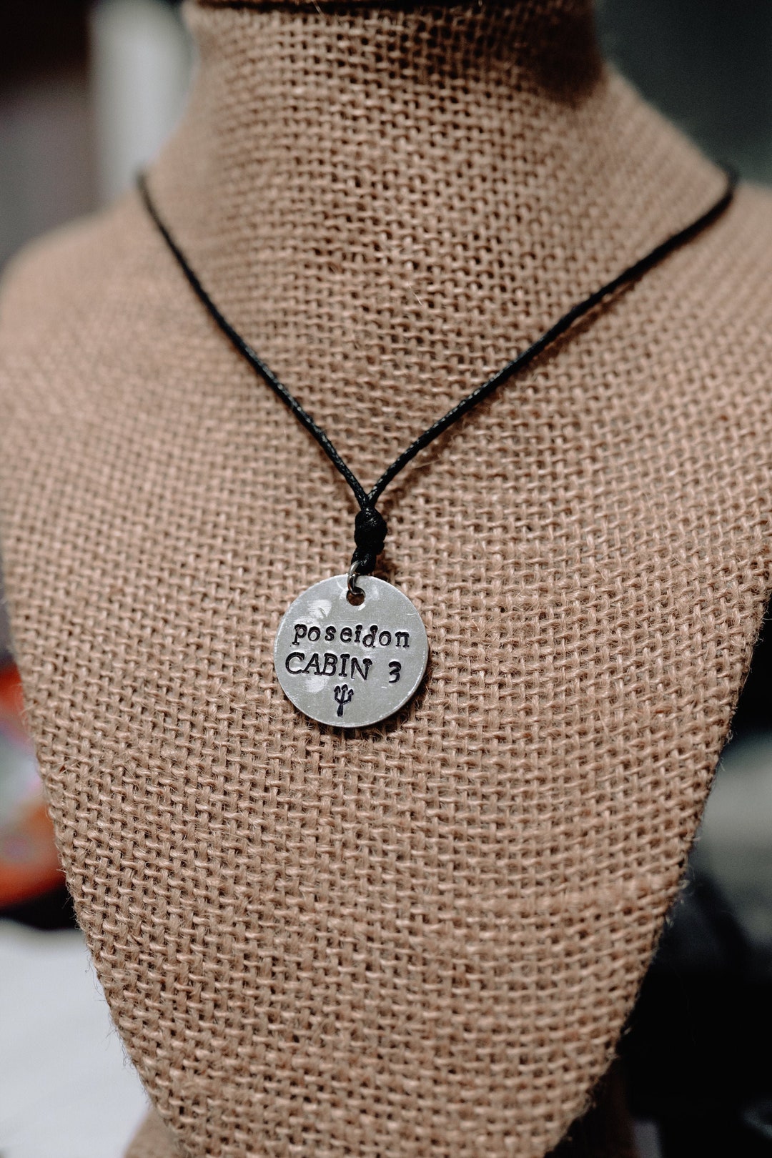 Collana Percy Jackson Con Aquila SPQR, Ciondolo Argento Antico E Cordino Nero, Gioiello Fatto A Mano