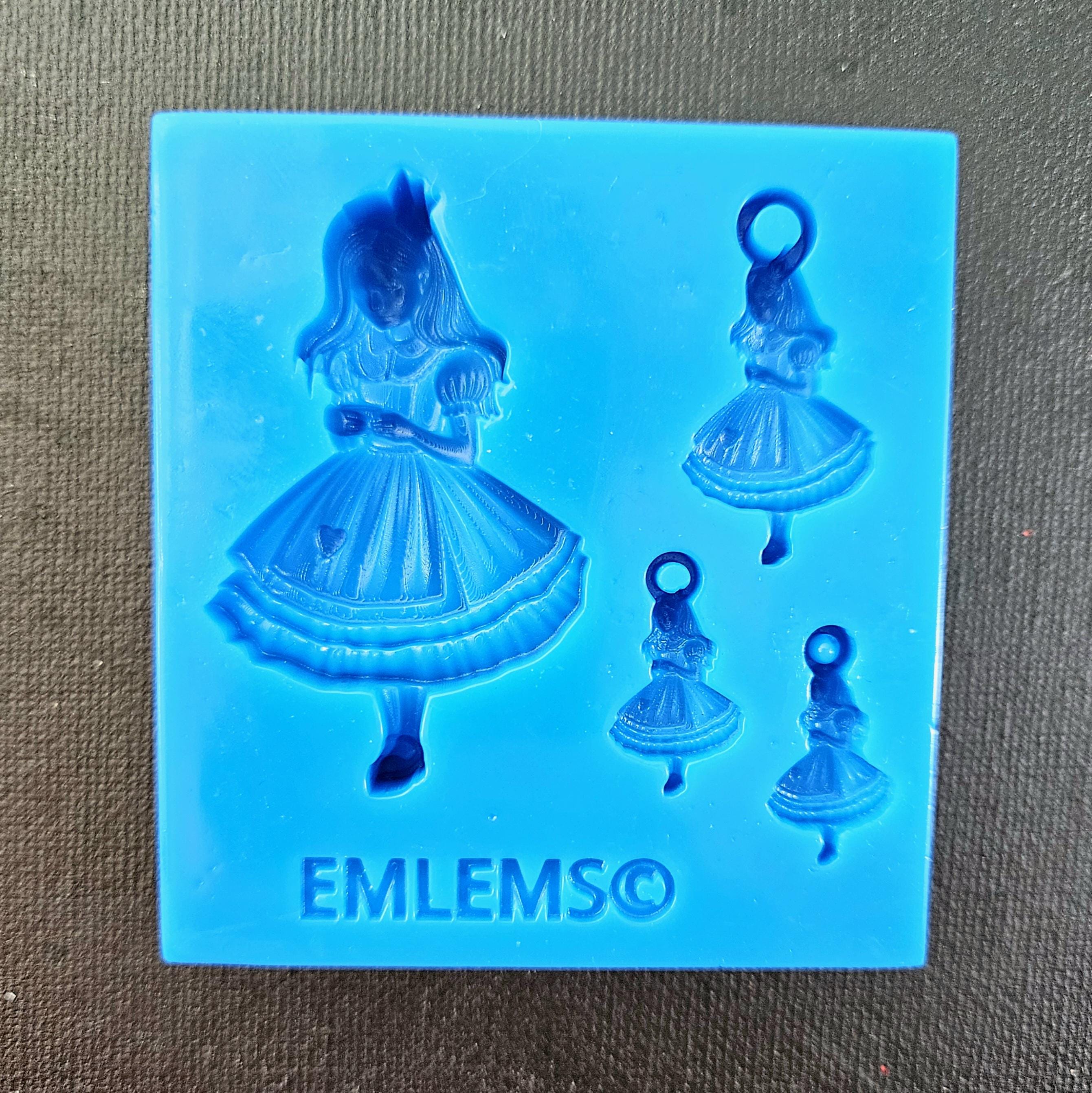 Set Di 4 Stampi In Silicone Per Dolci A Tema Alice Nel Paese Delle Meraviglie – Forme Di Cappello, Orologio, Carte Da Gioco E Chiave Vintage