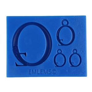 May include: A blue silicone mold featuring the letter "Q" in various sizes. The largest "Q" is a capital letter, while the smaller ones are designed for charms or pendants. The text "EMLEMSO" is printed at the bottom of the mold.