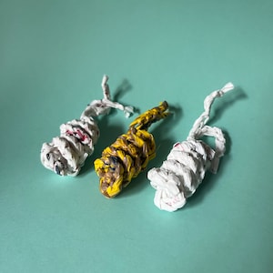 Juguete para gato en espiral “Plarn” de ganchillo - paquete de 3