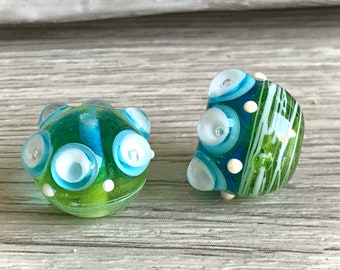ターコイズグリーンのランプワークバブルビーズ（約15mm）2個以上
