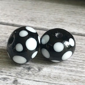 4+ pcs  Black White Polka Dot Beads, Polka Dot Beads, White Polka Dot Lampwork Beads,  Dotted Beads