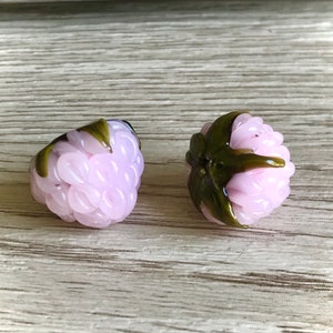 Pink fruit berries lampwork glass bead  - Pink realistic raspberry berry bead - Murano  beads