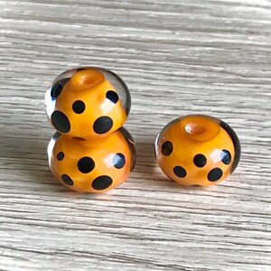 2+ pcs  Orange Black Polka Dot Beads, Polka Dot Beads, Black Polka Dot Lampwork Beads,  orange Dotted Beads