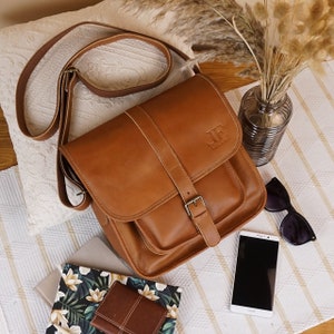 LECONI sac à bandoulière sac à bandoulière sac de loisirs sac pour homme sac pour femme cuir de buffle cognac LE3085-buf