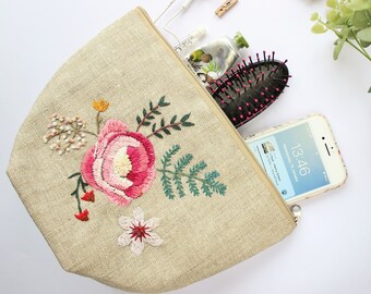 Embroidered large makeup bag made from linen Embroidered flowers zipper pouch Floral zip bag Cosmetic pouch Wash bag Bridesmaids purse