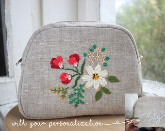 Personalized makeup bag Embroidered cosmetic bag Bridesmaid makeup purse Linen zippered pouch Beauty flowers bag Makeup organizer
