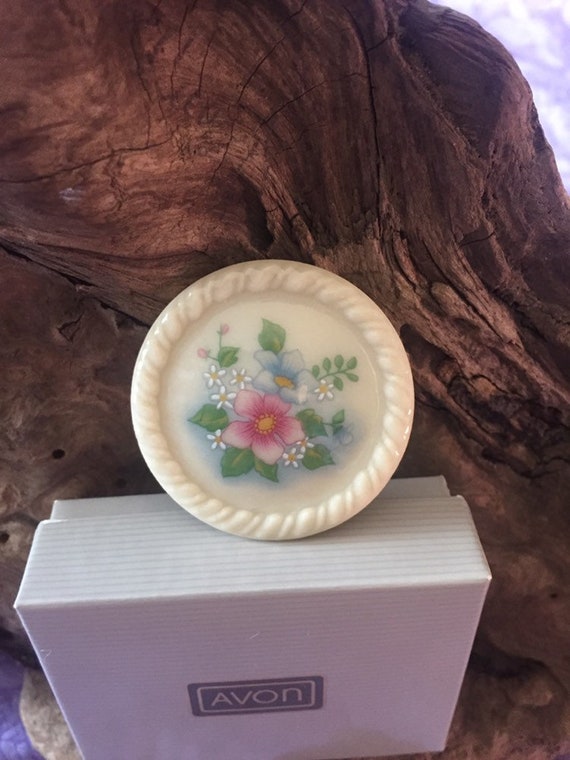 Avon Spring Bouquet Pin With Box Fashion Jewelry