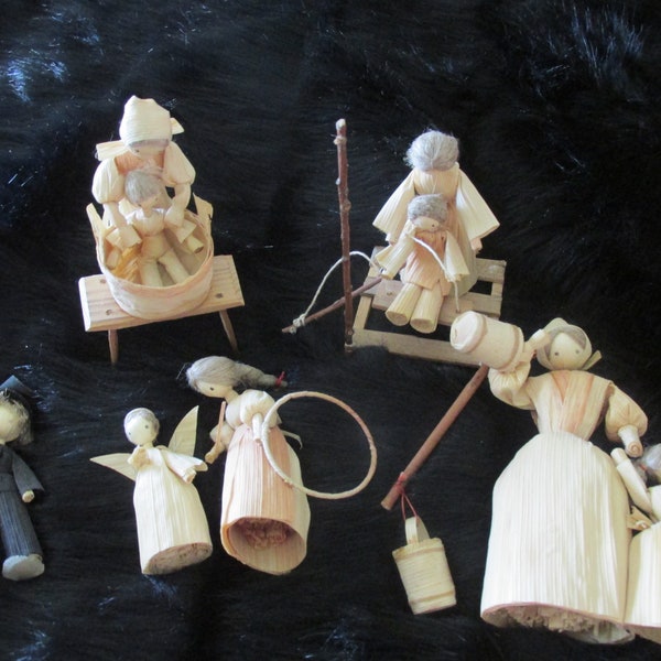 Vintage Handmade Corn Husk People Collectible