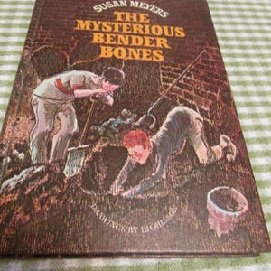 The Mysterious Bender Bones by Susan Meyers Weekly Reader Childrens Book Club Vintage 1970