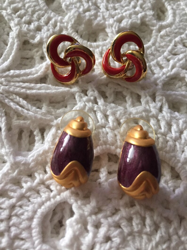Pair of Gold Tone Pierced Retro Earrings With Red and Maroon Accents