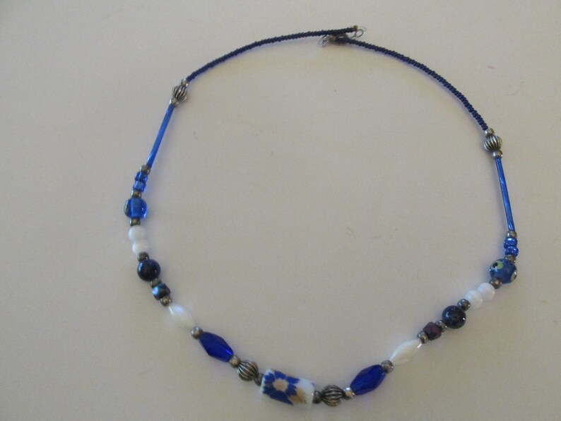 and White Silver Tone Handmade Vintage Beaded Necklace Blue