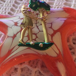 Woman Golfer Pin Brooch Gold Tone and Green Accents Retro Jewelry