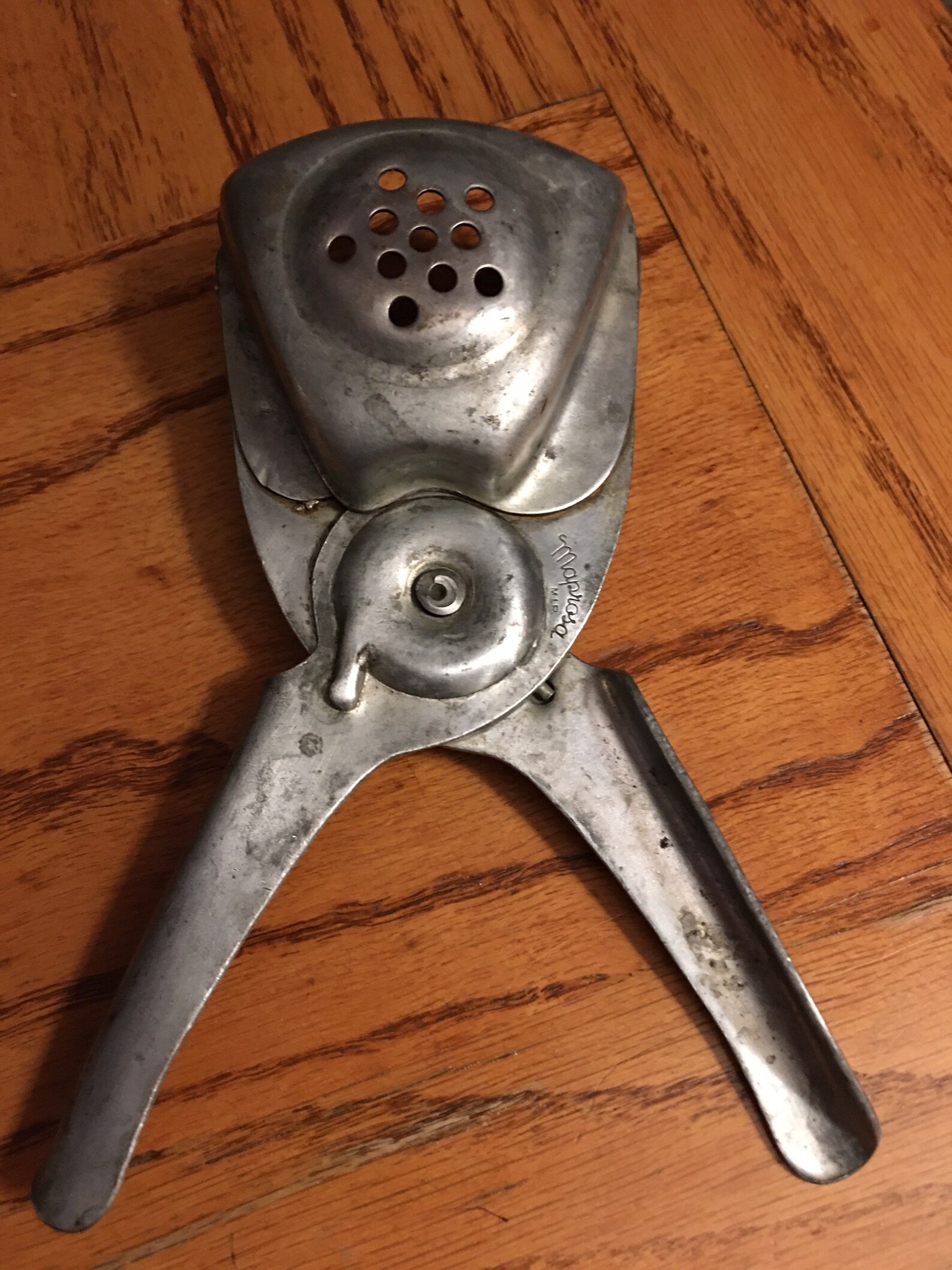 Vintage Citrus Squeezer/juicer Metal Etsy