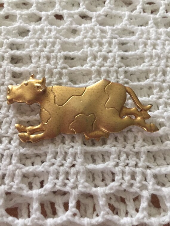 Pair of Animal Figural Pins Brooches Cow Who Jump… - image 3