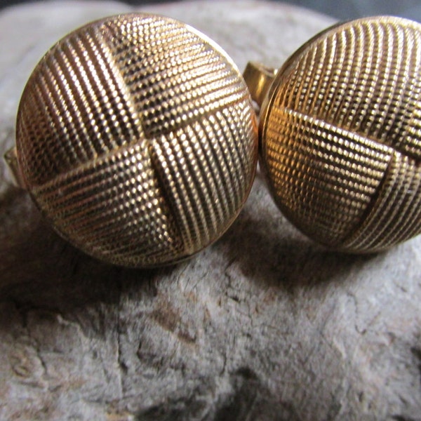 Avon Tailored Classics Clip on Earrings Gold Tone Retro 1976