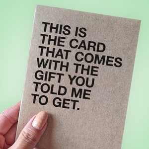 Carte d'anniversaire sarcastique - Carte fournie avec le cadeau que vous m'avez demandé - Carte de voeux A2 - Recycler le papier cartonné Kraft