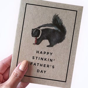 Carte de fête des pères Skunk Pun - Happy Father's Day - Carte de fête des pères animal - Cartes de fête des pères en papier recyclé 2025 - Papa grincheux