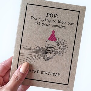 Carte d'anniversaire de soufflement des bougies, POV vous essayant de souffler toutes vos bougies, carte d'anniversaire drôle pour un ami plus âgé, carte d'anniversaire pour papa