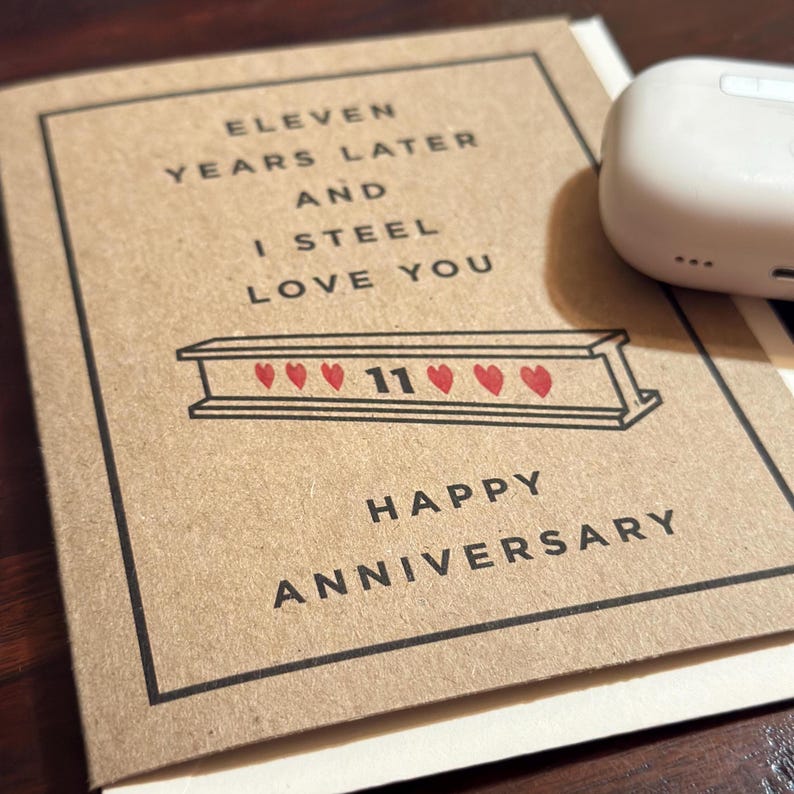 Carte d'anniversaire de onze ans -- onze ans plus tard et je t'aime en acier - joyeux anniversaire - boîte de jeu de mots en acier pour mari ou femme image 2