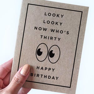Carte d'anniversaire amusante pour une soeur cadette, Looky Looky Now Who's 30 ans, carte de joyeux anniversaire pour amis, carte d'anniversaire simple pour nièce