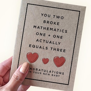 Carte de maths brisées pour nouveau-né - Vous deux avez échoué en mathématiques, un plus un est en fait égal à trois - Félicitations pour votre nouveau-né - Révélation du sexe