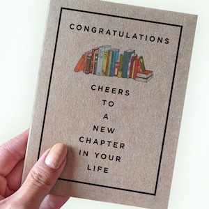 Carte de remise des diplômes en littérature anglaise - Félicitations à un nouveau chapitre de votre vie - Carte de diplômé bibliothécaire - Carte de voeux A2