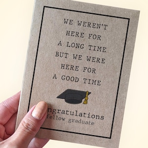 Carte de remise de diplôme pour un autre diplômé, nous n'étions pas là depuis longtemps mais nous y étions pour passer un bon moment
