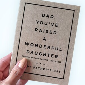 Carte drôle de fête des pères - papa, vous avez élevé une fille merveilleuse - fils - et tout ce que vous avez était cette carte moche - papa autodérision