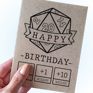 Jeu de rôle carte d'anniversaire - joyeux anniversaire - attributs vers le haut - carte d'anniversaire 12 dés - carte de voeux de joueur du MDN