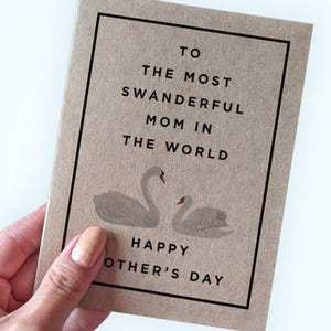 À la maman la plus charmante du monde, jeu de mots carte de fête des mères, jolies cartes de fête des mères, belle carte de fête des mères, carte de fête des mères cygne