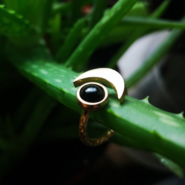 Moon ring ONYX, brass, ring black stone, minimalist ring, moon, gemstone ring moon, boho, hippie, adjustable, planet ring