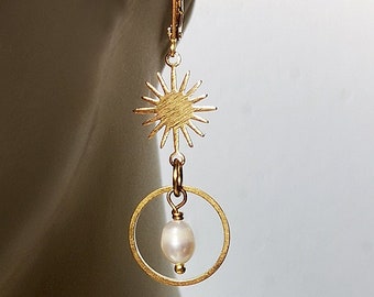 CULTURED PEARL Earrings Sun Child, Golden Sun Brass, Minimalist Earrings, Bridal Jewelry, Wedding, Clips, Boho, Pure White Earrings