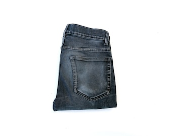Pantalones vaqueros ajustados de Acne Studios – Denim azul y negro, moda escandinava