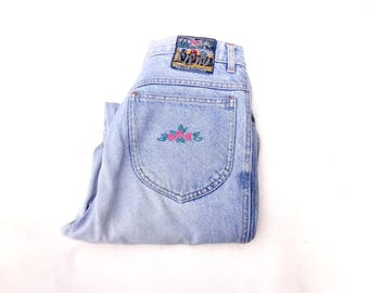 Verblasste hellblaue Denim Hohe Taille Italienische Vintage 80er Jahre DUK Mom Jeans