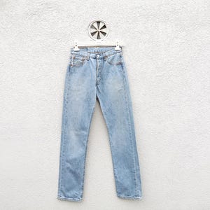 Classic Stonewashed Vintage Levi&#39;s 501 Blue Jeans – W26 L34