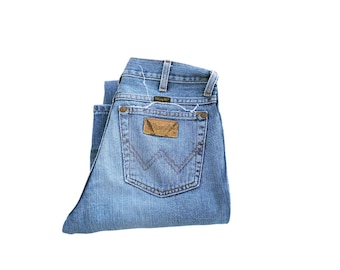 Vintage Wrangler Evolution 90s Jeans:  Light Blue Distressed Denim