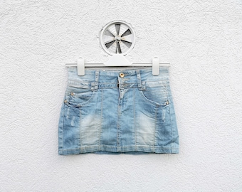 Minissaia jeans azul desgastada com bolsos | Roupa feminina estilo festival Y2K