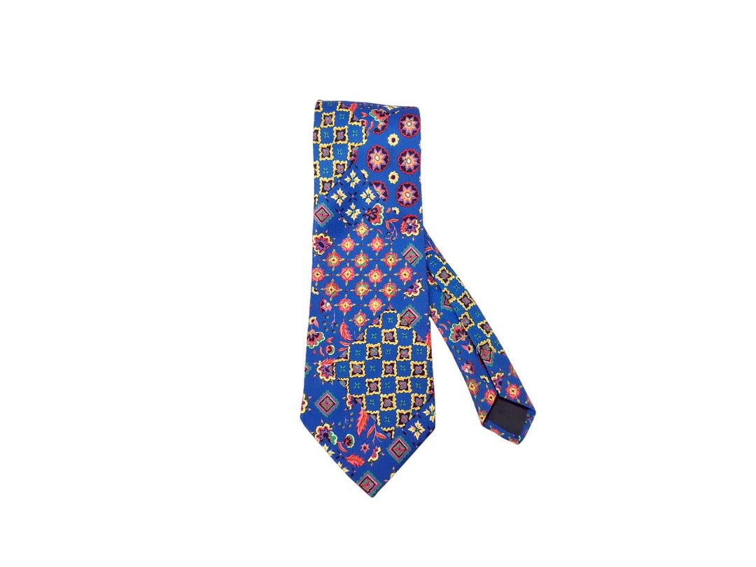 Cravate En Soie 100% Imprimée Italie - Fuchsia Motifs Rétro, Largeur 8cm, Longueur 148cm, Neuve Avec étiquettes