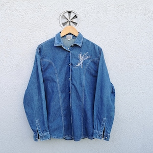 Vintage 80s Denim Shirt wirh Floral Embroidery - Long Sleeve, Blue Jeans ,  Womens size Medium