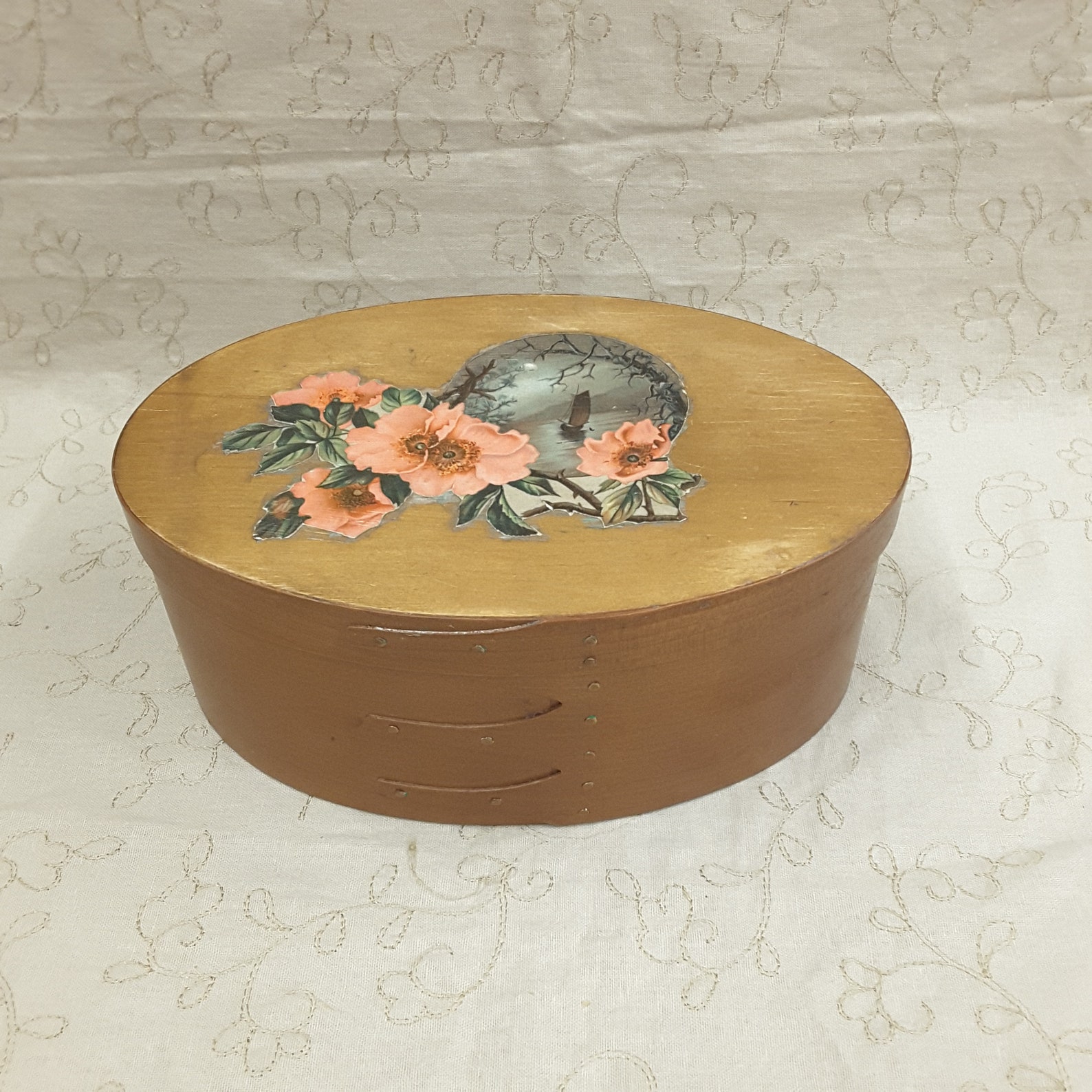 Photo inspiration: Vintage Wood Oval Shaker Style Box With Decoupage Flower Art Photo Inspiration