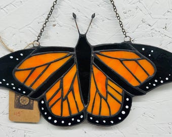 Handgemaakte gebrandschilderd glas monarchvlinder Suncatcher