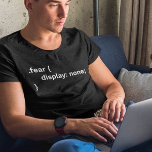 Pantalla de miedo: ninguna camiseta unisex para adultos - Perfecto para desarrolladores web, programadores y codificadores HTML / CSS, ¡gran regalo!