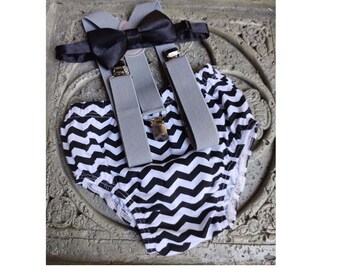 Black chevron and gray grey 1st Firts Birthday boy cake smash Outfit Bow tie bloomers Suspenders boy outfit, bloomers, diaper cover