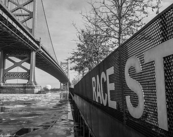 Race St Pier Philadelphia Photography - Fine Art Print - Urban Wall Art - Blanco y negro