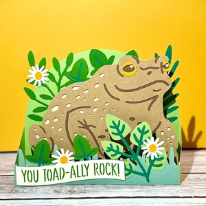 Tarjeta de felicitación emergente con forma de sapo