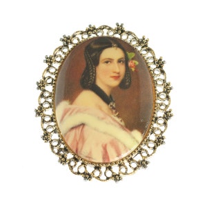 Gerry&#39;s Painted Porcelain Style Brooch
